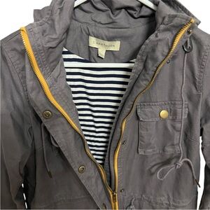 41 Hawthorn gray lightweight jackets with detachable hood